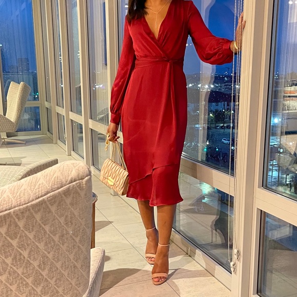 Red silk/satin classy dress - Picture 1 of 4